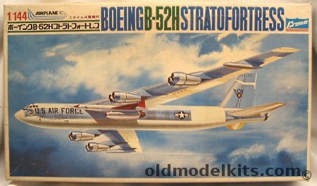 Crown 1/144 Boeing B-52H Stratofortress with Microscale 14-152 Decals - GMA-87A Skybolt / AGM-69 SRAM / AGM-28 Hound Dog / ADM-20 Quail Missiles, 524-1000 plastic model kit
